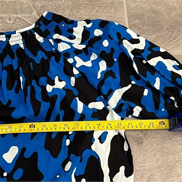 NWT Calvin Klein Smocked Yoke Abstract Print Tie Hem Top - Picture 7 of 9